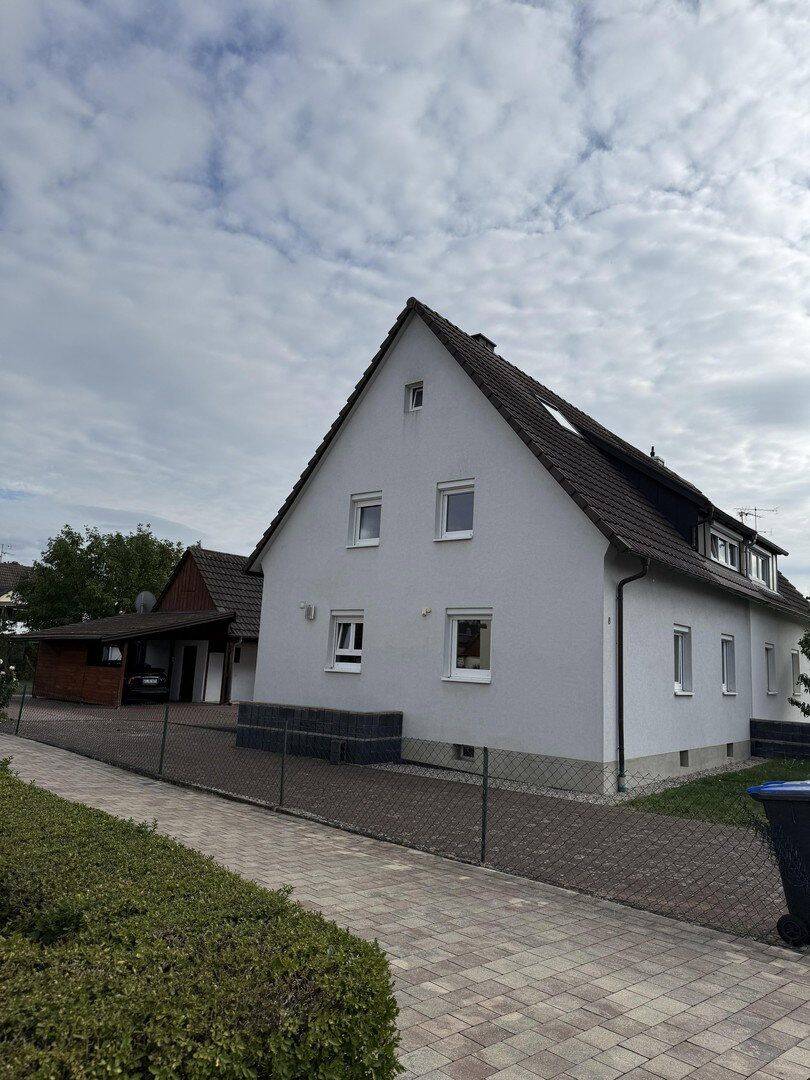 Gepflegte Doppelhaushälfte mit großem 580 m² Grundstück und Carport provisionsfrei bezugsfrei, 79423 Heitersheim