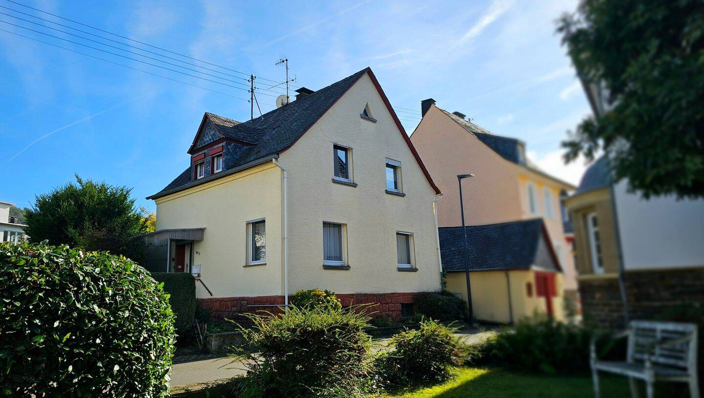 Gepflegtes Einfamilienhaus in Moselnähe, hochwassersicher Lage mit Garten in Bullay, 56859 Bullay