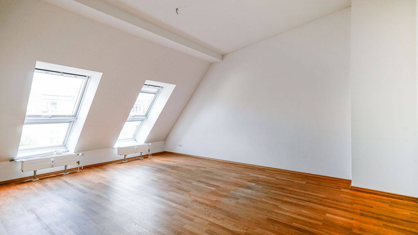 Licht, Weitblick und ein Platz an der Sonne: Dachgeschosswohnung mit Südwestbalkon, 12623 Berlin (Marzahn-Hellersdorf Kaulsdorf Mahlsdorf)