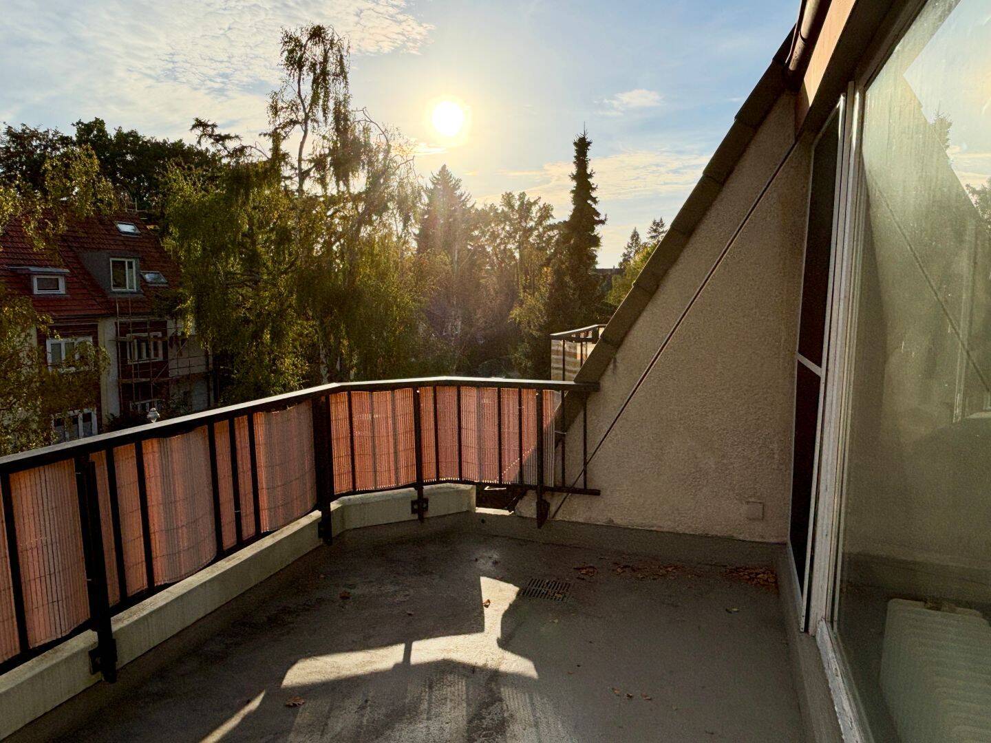 Bezugsfrei: 2-Zimmer-Dachgeschosswohnung mit Terrasse und TG-Stellplatz in Berlin-Zehlendorf, 14165 Berlin (Steglitz-Zehlendorf Zehlendorf)