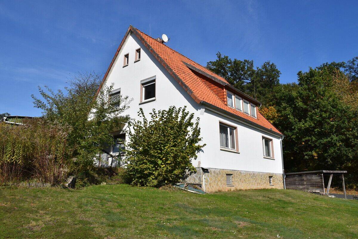 RESERVIERT: Viel Raum für Ihre Ideen – Ein- Zweifamilienhaus mit 2 Garagen und Carport, 31061 Alfeld (Leine)