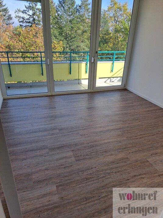 Schöne neu renovierte 2 Zimmer Wohnung in Erlangen, 91058 Erlangen (Bruck Eltersdorf Erlangen-Süd Sebaldussiedlung Tennenlohe)