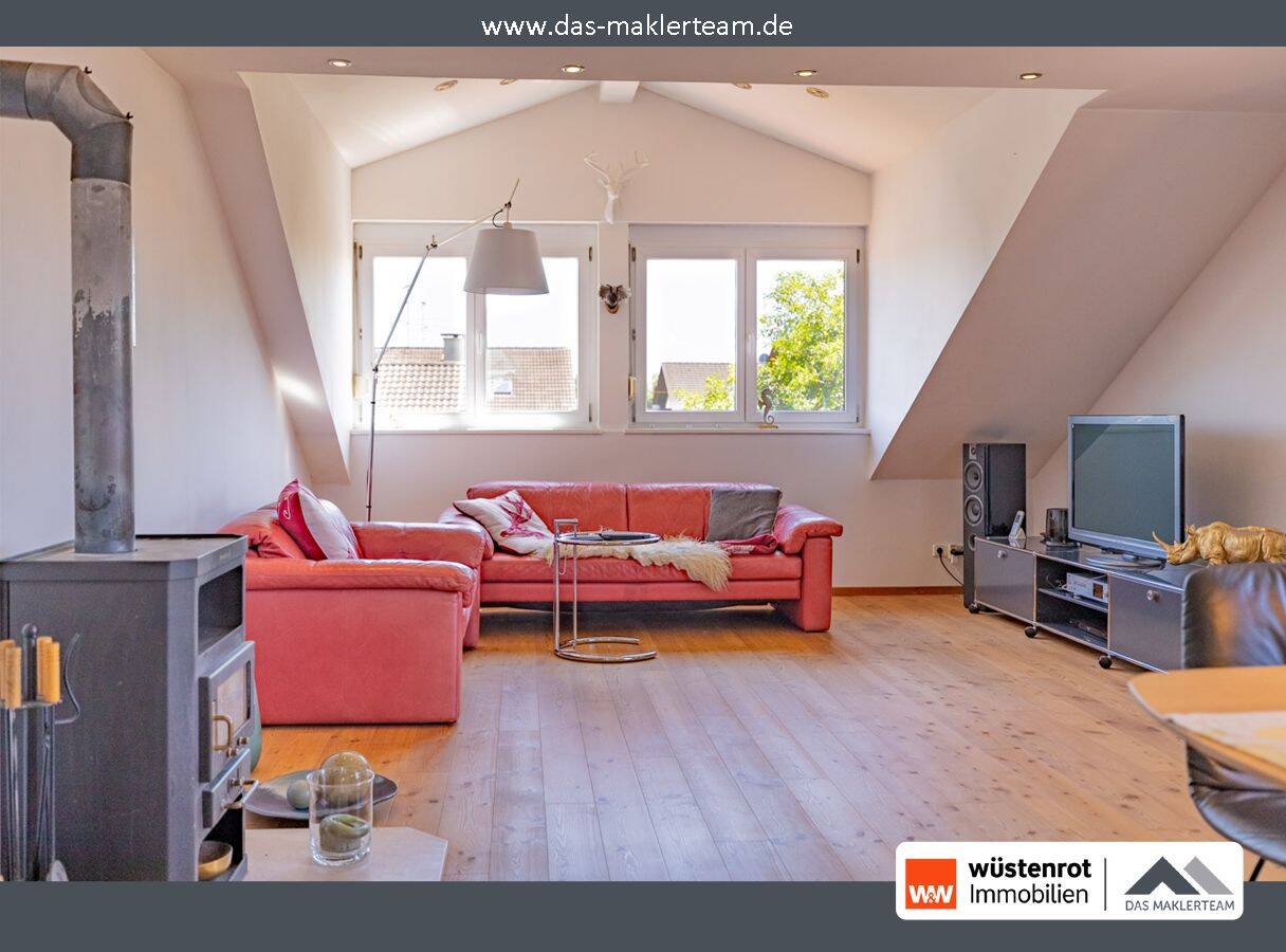 Wohnen mit Charme unter dem Dach – 4-Zimmer-Wohnung mit Westbalkon, Garage und Kaminofenanschluss, 86842 Türkheim