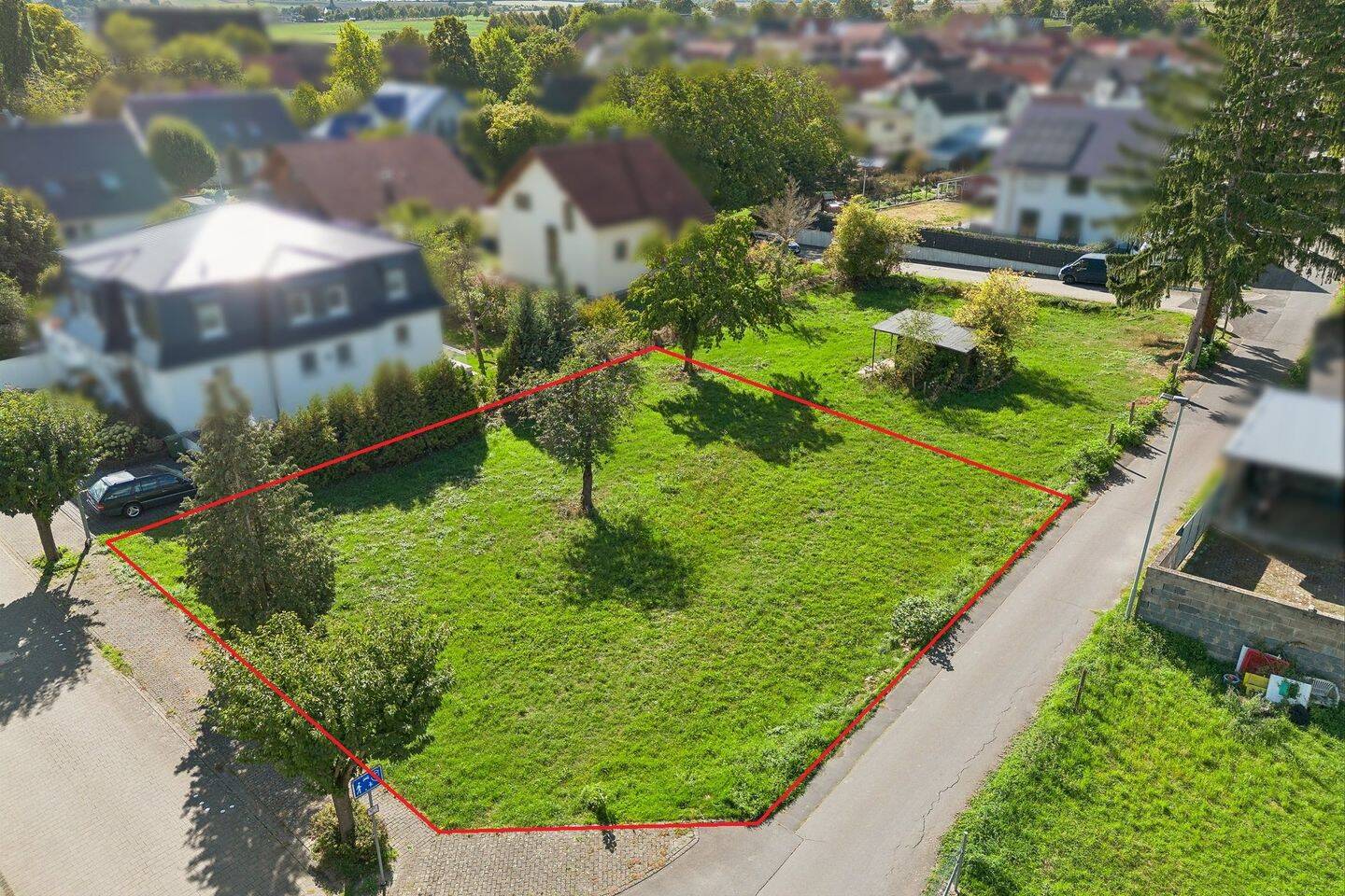 Sonnig, ebenerdig, sofort bebaubar: Attraktives Baugrundstück in Hungen-Obbornhofen, 35410 Hungen