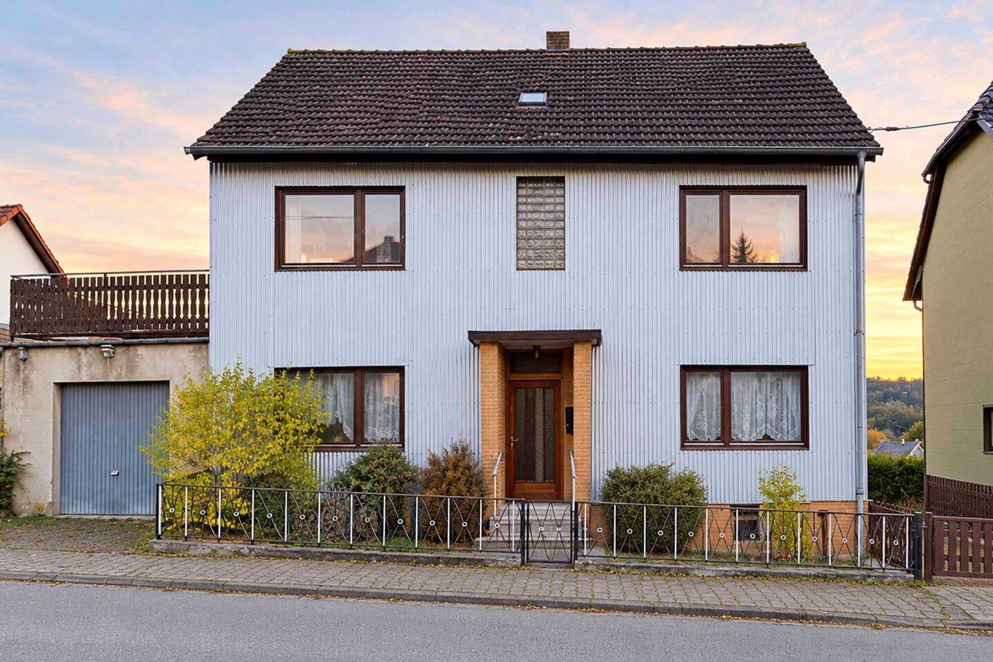 Großzügiges Zweifamilienhaus mit großem Grundstück – ideal für Großfamilien, 31084 Freden (Leine)