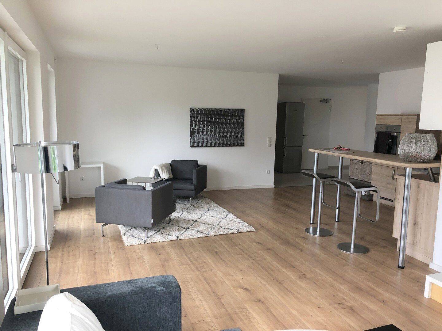 exklusive, ruhige und sehr moderne 4,5 Zimmerwohnung mit gr. Südbalkon, Luxusausstattung 1.OG SO, 84072 Au i.d. Hallertau (Au)