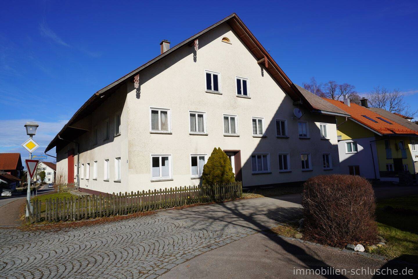 Beeindruckende große preisgünstige große Hofstelle für Wohnen, Betriebstätte, Lager im Markt Altusried, 87452 Altusried