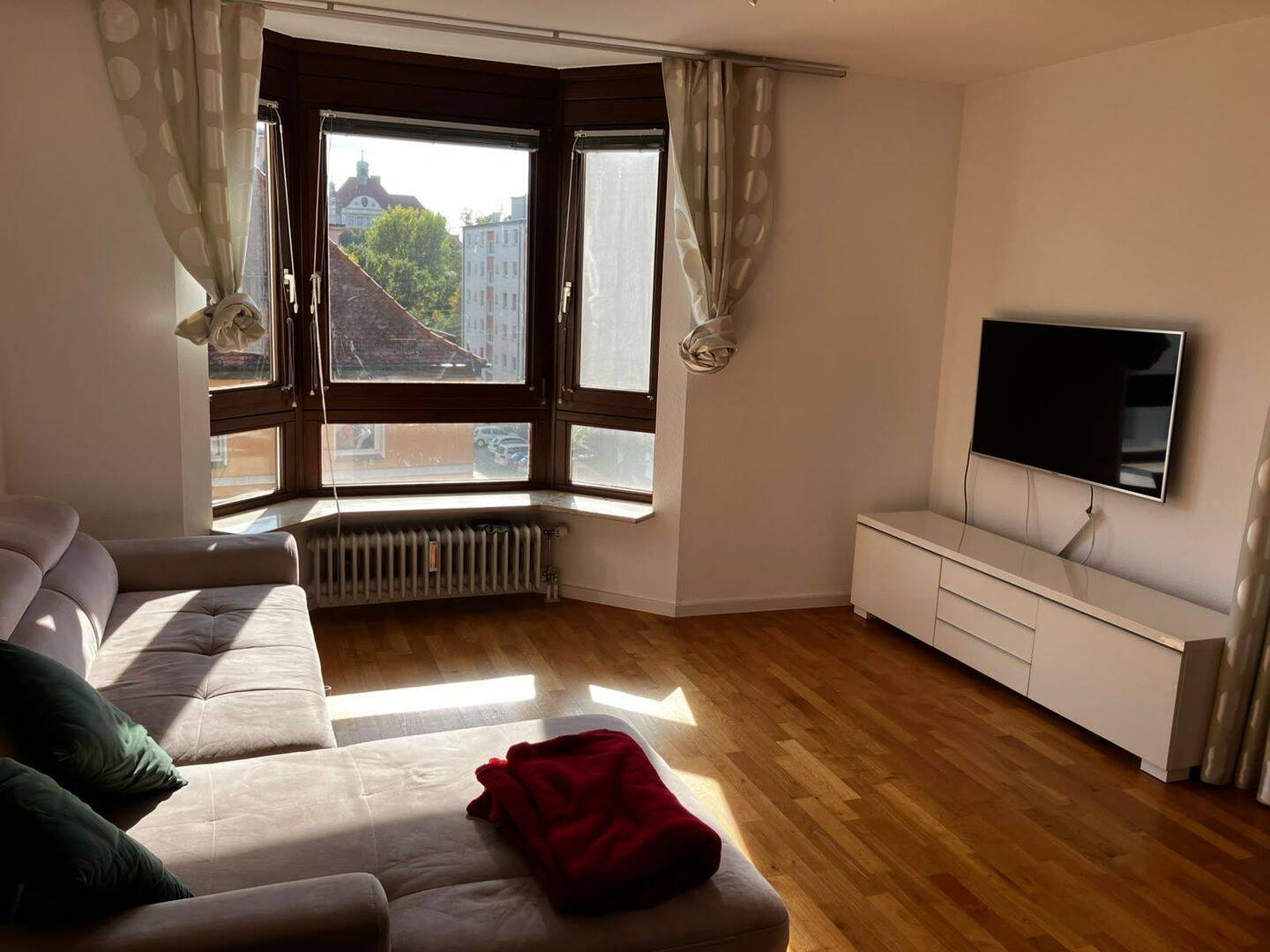 Schön geschnittene, möblierte 2-Zimmer Wohnung mit Balkon und Einbauküche in ruhiger Lage in Johannis Nähe Pegnitzwiesen, 90419 Nürnberg (Kleinweidenmühle Sankt Johannis)