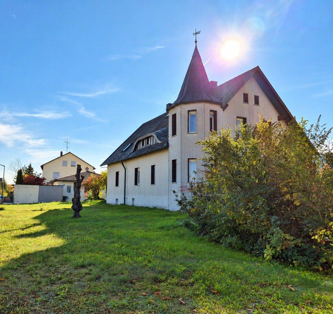 Einfamilienhaus mit Sanierungsbedarf auf großzügigem Grundstück in Schwandorf-Fronberg, 92421 Schwandorf