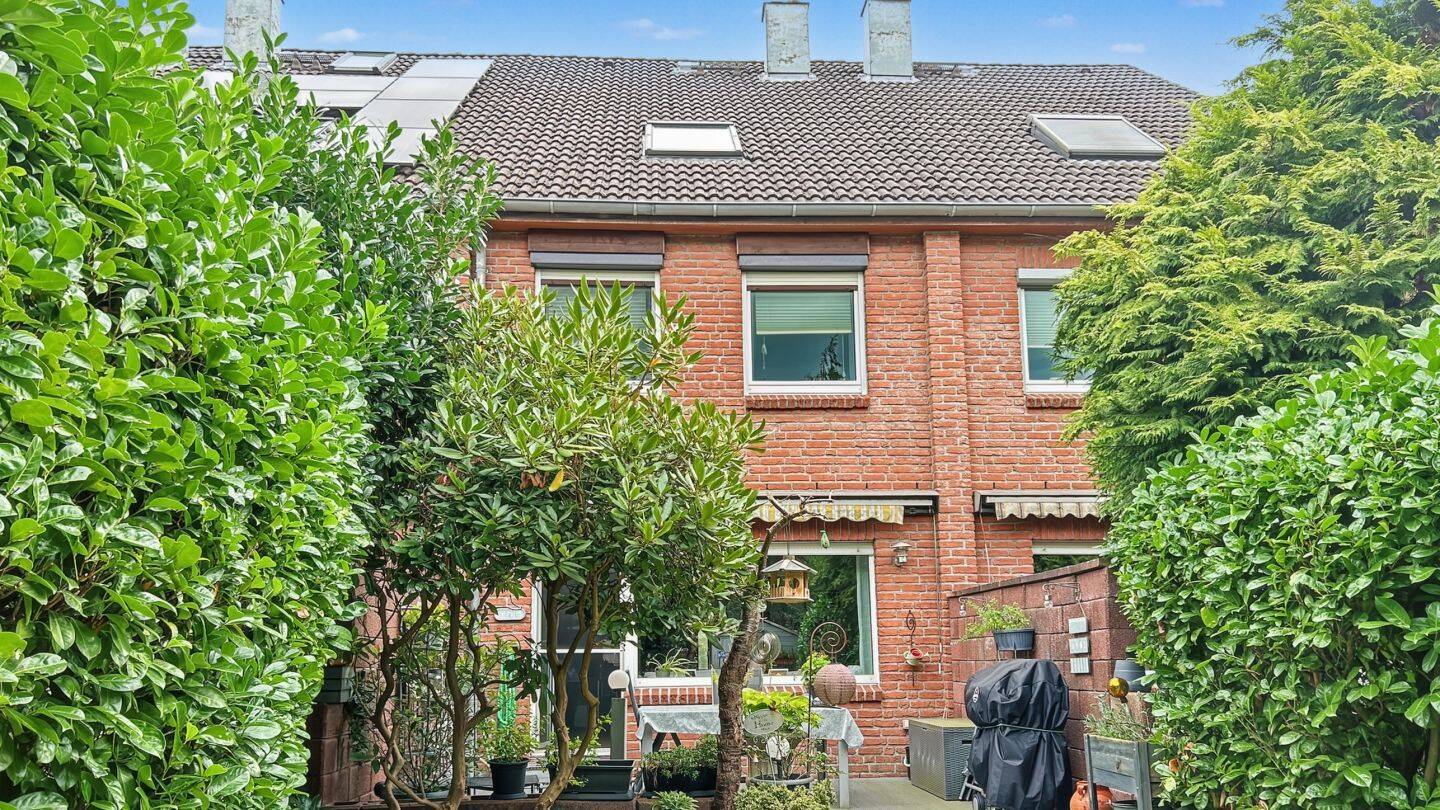 Familienfreundliches Reihenmittelhaus mit schön eingewachsenem Garten in Hamburg-Hausbruch, 21147 Hamburg (Harburg Hausbruch Neugraben-Fischbek)