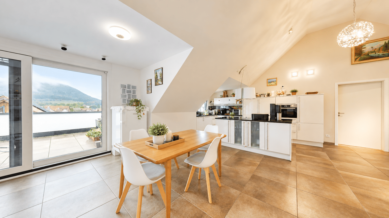 Exklusive 5-Zimmer-Dachgeschosswohnung mit großzügiger Dachterrasse und traumhaftem Fernblick, 72660 Beuren