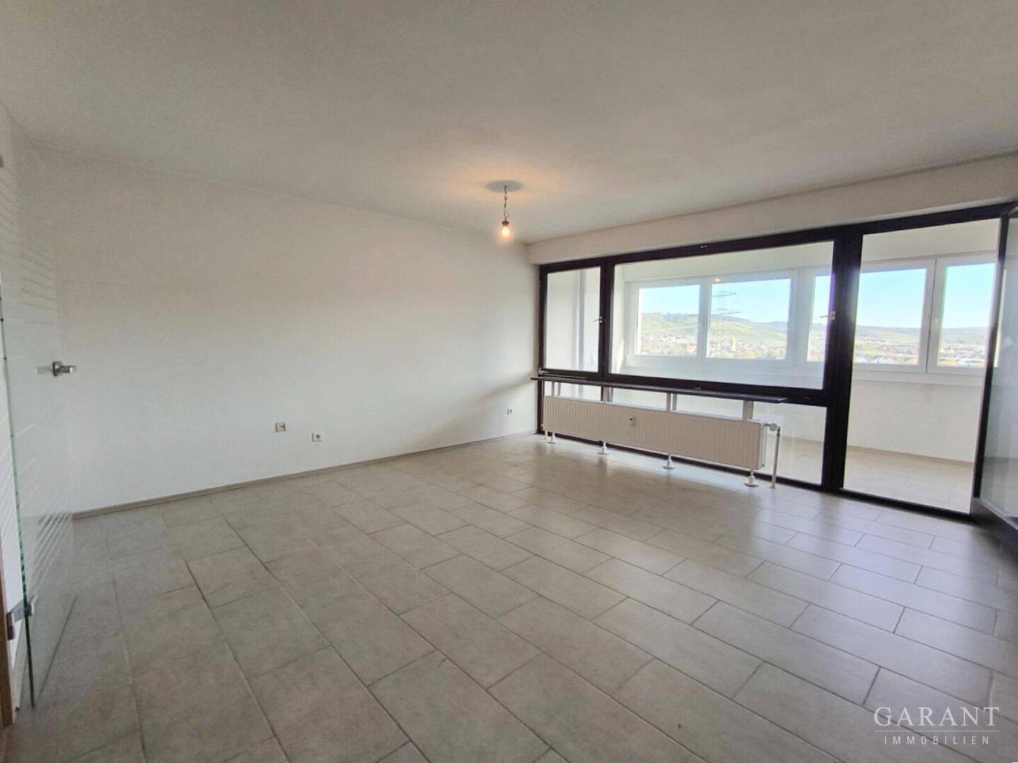 Aussichtsreiches 2 Zimmer-Zuhause, 71384 Weinstadt