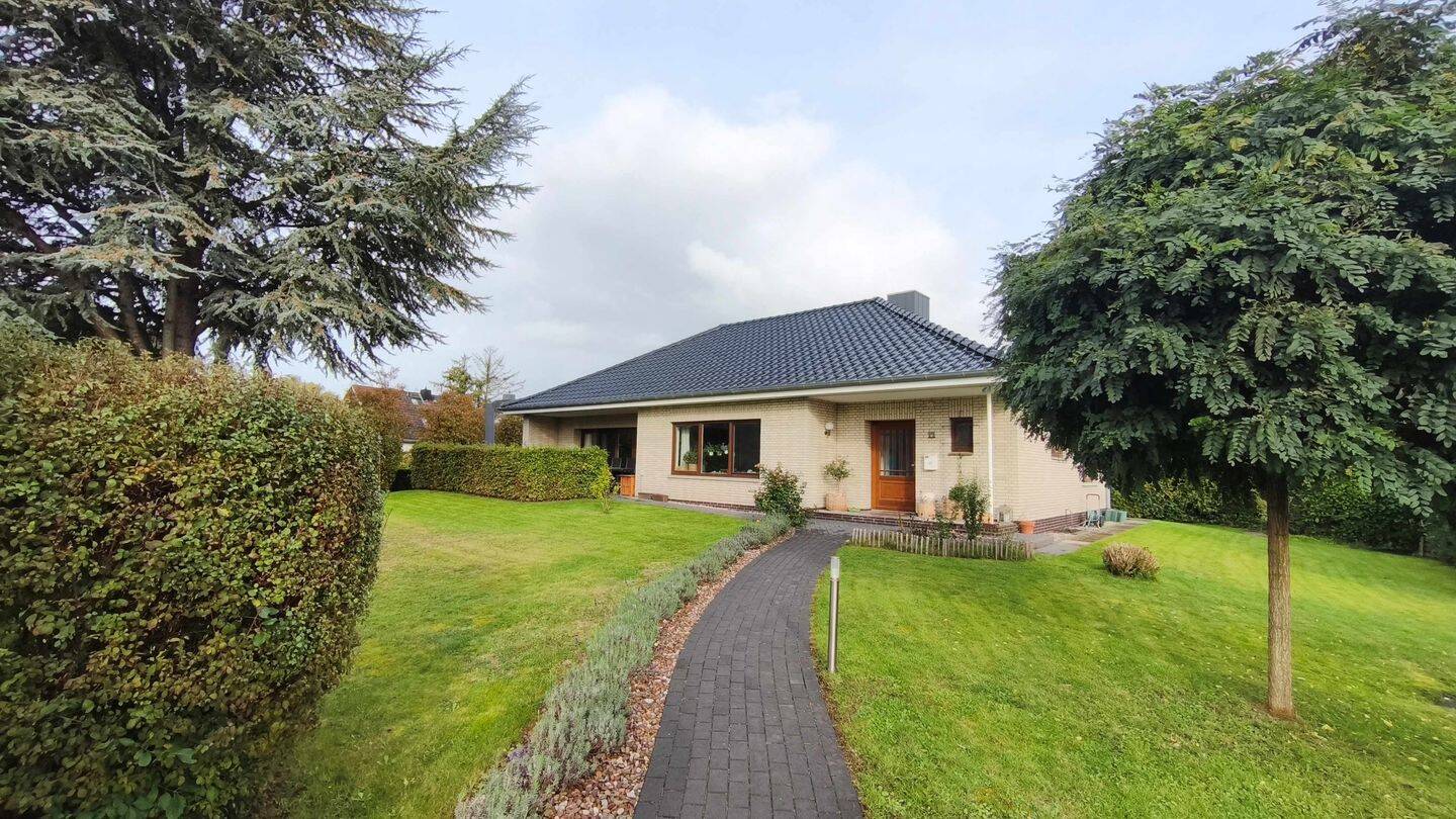 Großzügiger Bungalow mit Garten in ruhiger Lage von Heist, 25492 Heist