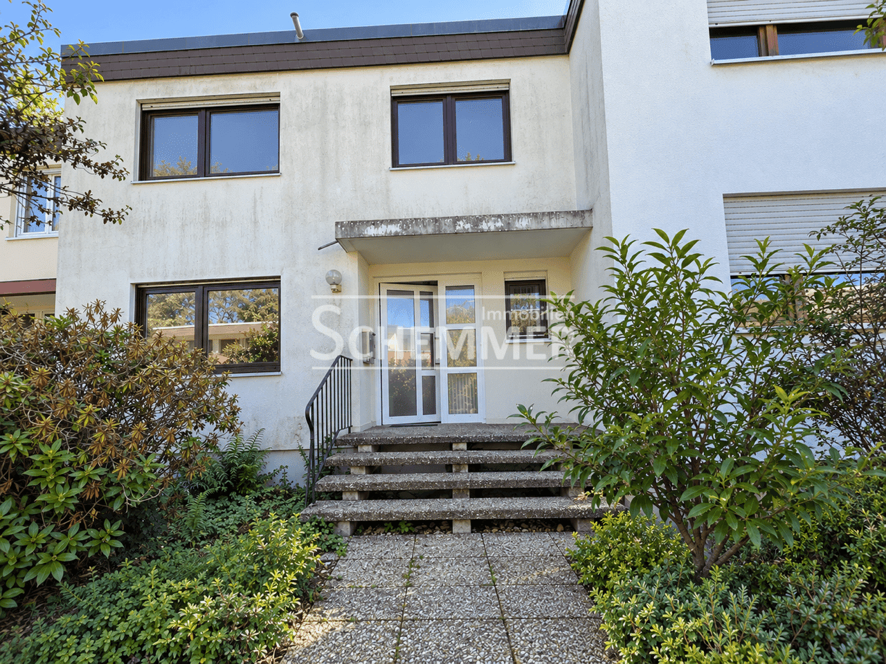 Freiburg – Landwasser ++ Schönes massives Reihenhaus in ruhiger Lage mit Garten und Garage, 79110 Freiburg im Breisgau (Betzenhausen Brühl Landwasser Lehen Mooswald)