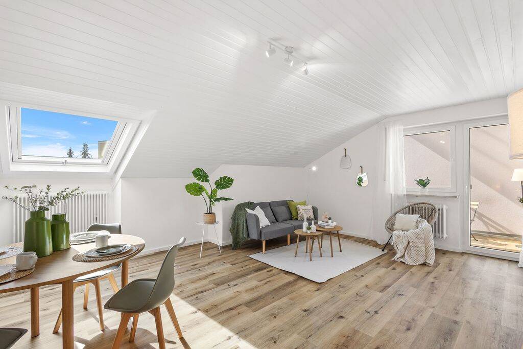Willkommen zu Hause – modernisierte 3-Zimmer-Dachgeschosswohnung mit Südbalkon, 93073 Neutraubling