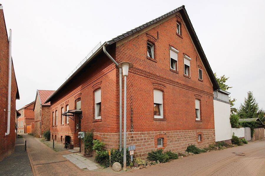 Neun Zimmer für zwei Generationen in ländlicher Umgebung!, 39343 Altenhausen