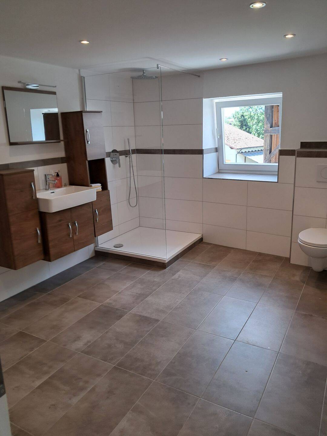 Große helle Wohnung mit großzügiger Terrasse, 94508 Schöllnach