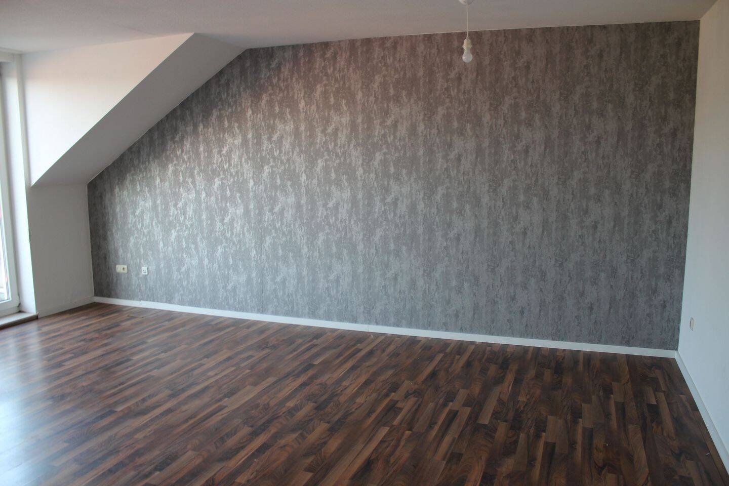 DUISBURG RHEINHAUSEN FRIEMERSHEIM WUNDERSCHÖNE 3 ZKB DACHGESCHOSS-WOHNUNG IN RUHIGER LAGE, 47229 Duisburg (Bergheim Friemersheim Rheinhausen-Mitte)