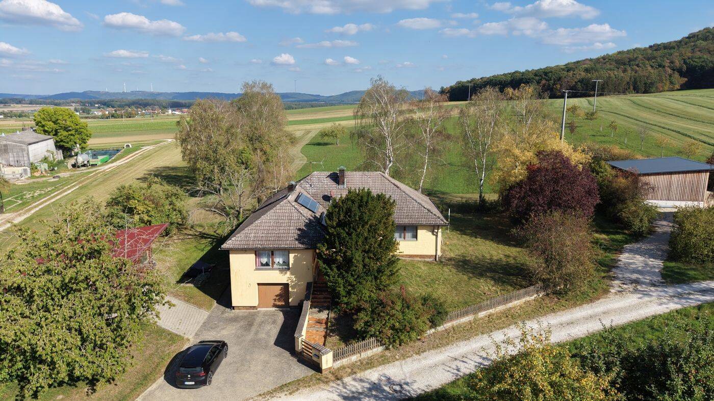 Großer Winkelbungalow mit Holzstadl und großer Wiese in Mühlhausen-Kruppach, 92360 Mühlhausen