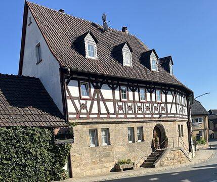 KLEINE DACHGESCHOSSWOHNUNG FÜR 1 PERSON!, 96247 Michelau i. OFr.