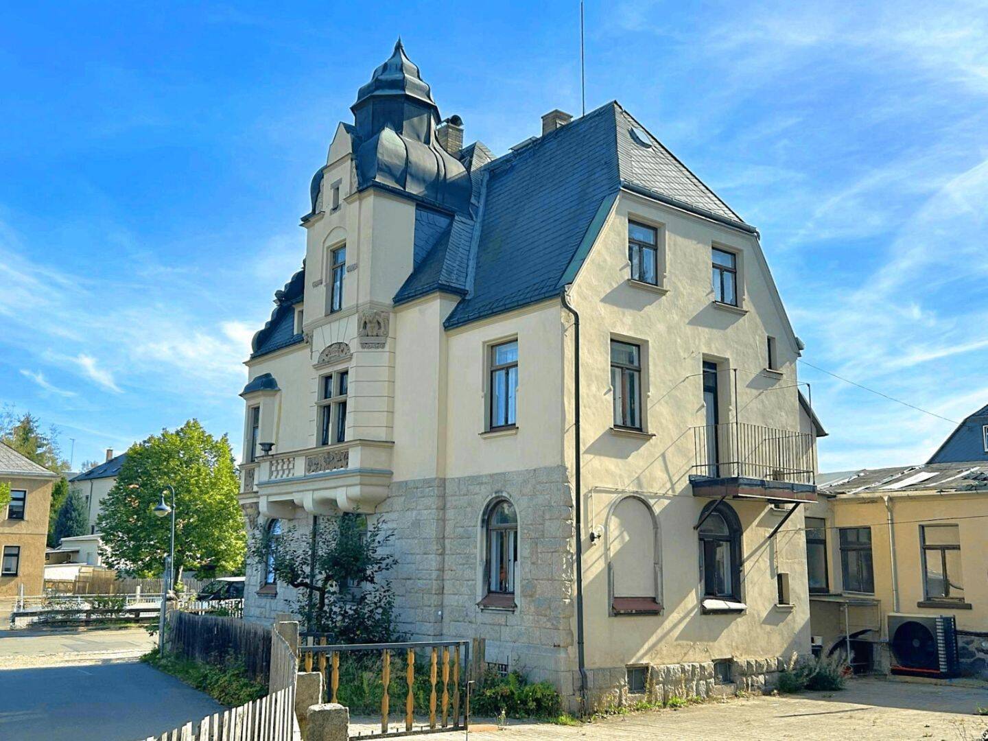 Stilvolle Jugendstilvilla mit Denkmalschutz und vielseitigen Nutzungsmöglichkeiten im Vogtland, 8236 Ellefeld