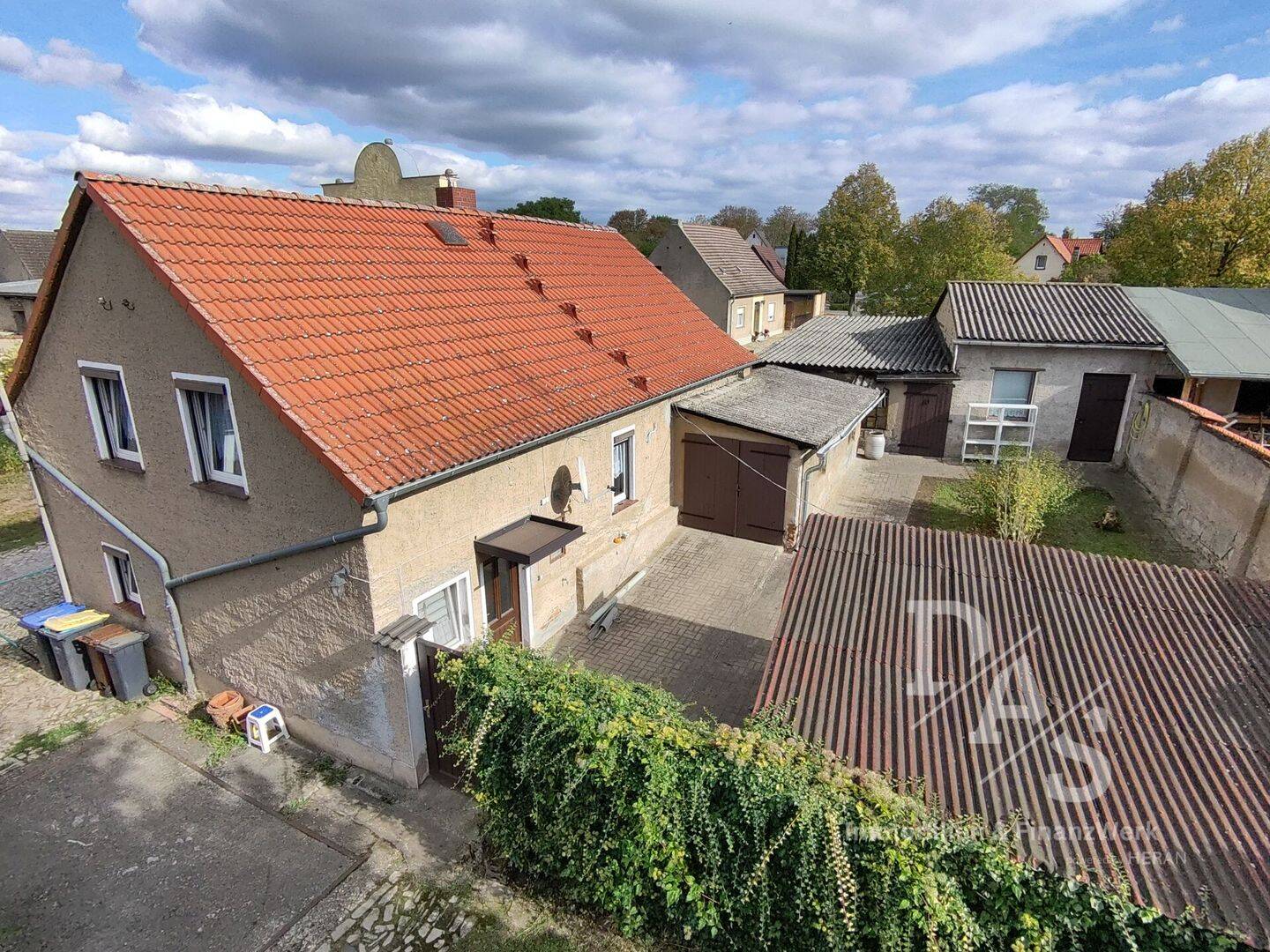 Handwerker gesucht! Einfamilienhaus mit Ausbaureserve und Nebengebäuden in Rathmannsdorf, 39418 Staßfurt