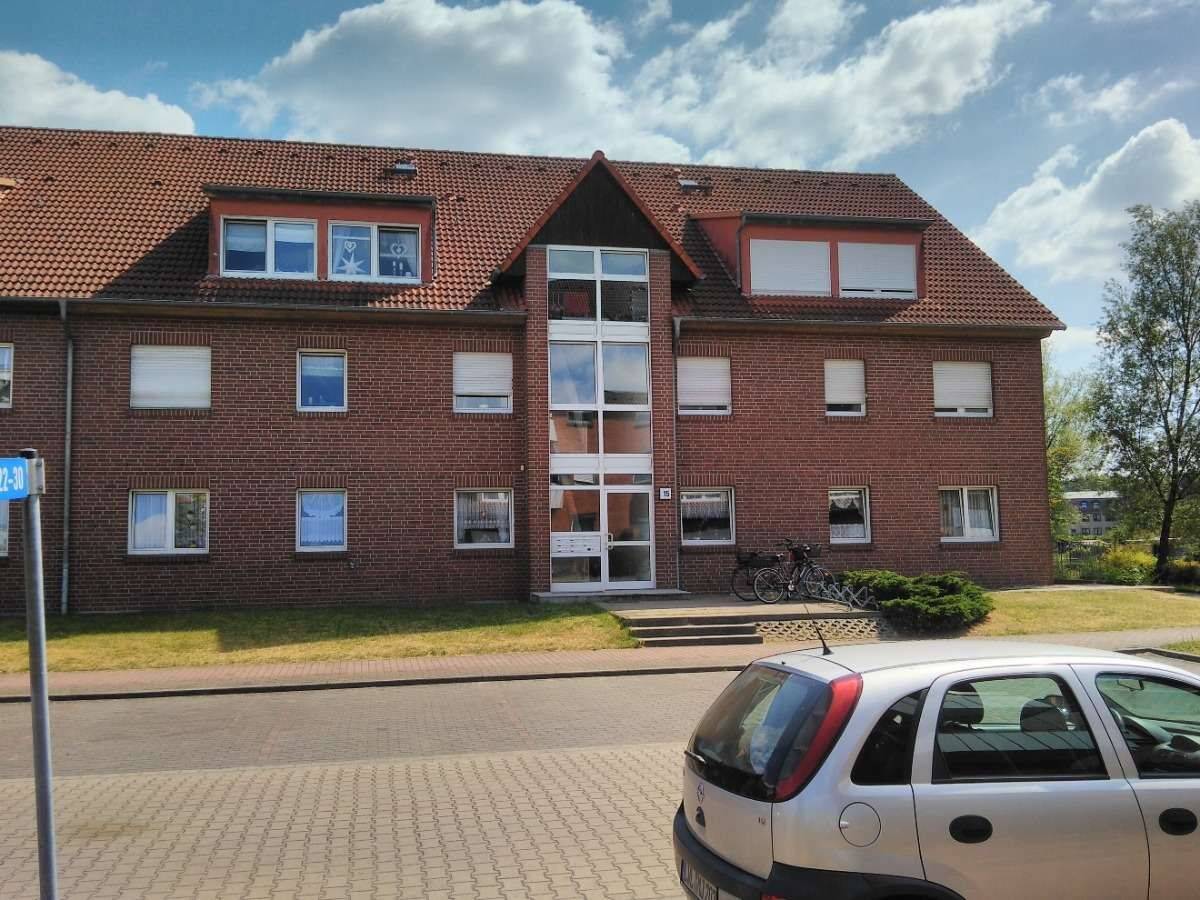 Schöne helle 4. Zi. DG-Wohnung in der Zeppelinstr. 5 in Neustadt-Glewe zu vermieten., 19306 Neustadt-Glewe
