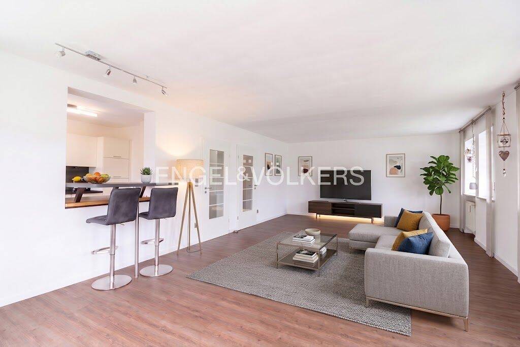 Zuhause im Grünen: Großzügige 5-Zimmer-Maisonette mit eigenem Garten in zentraler Lage, 93096 Köfering