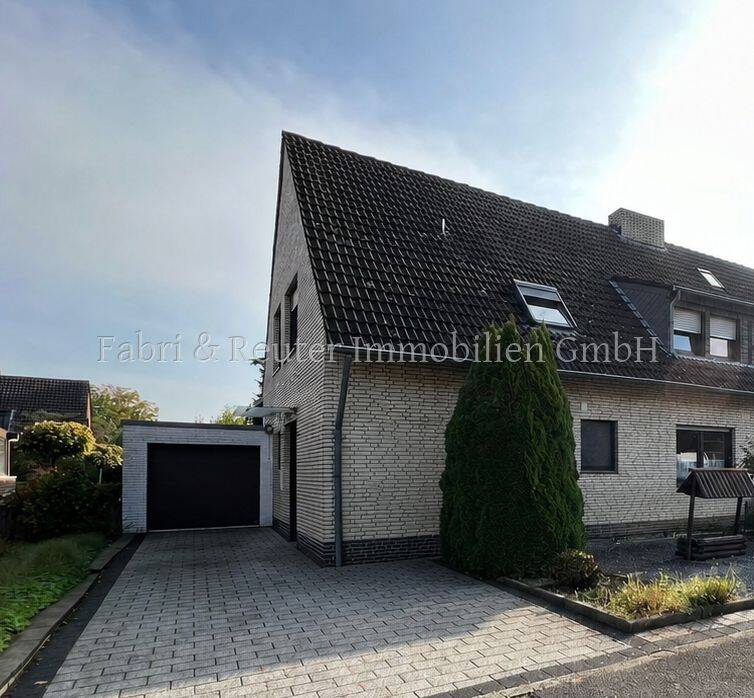 Doppelhaushälfte mit Wintergarten und großem Garten in ruhiger Lage von Grefrath, ideal für Paare und Familien, 47929 Grefrath