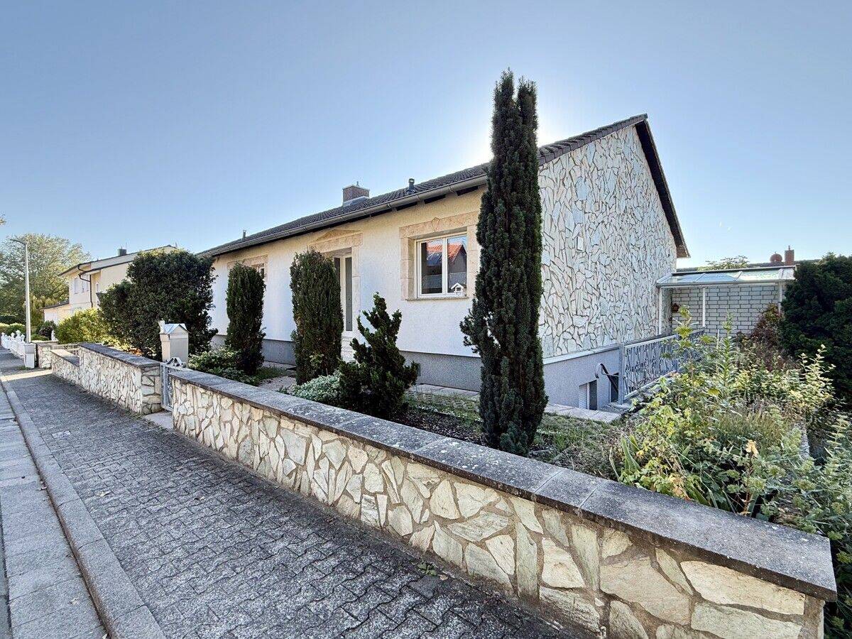 Großzügiger Bungalow mit Einliegerwohnung, Wintergarten und außergewöhnlicher Doppelgarage, 67592 Flörsheim-Dalsheim