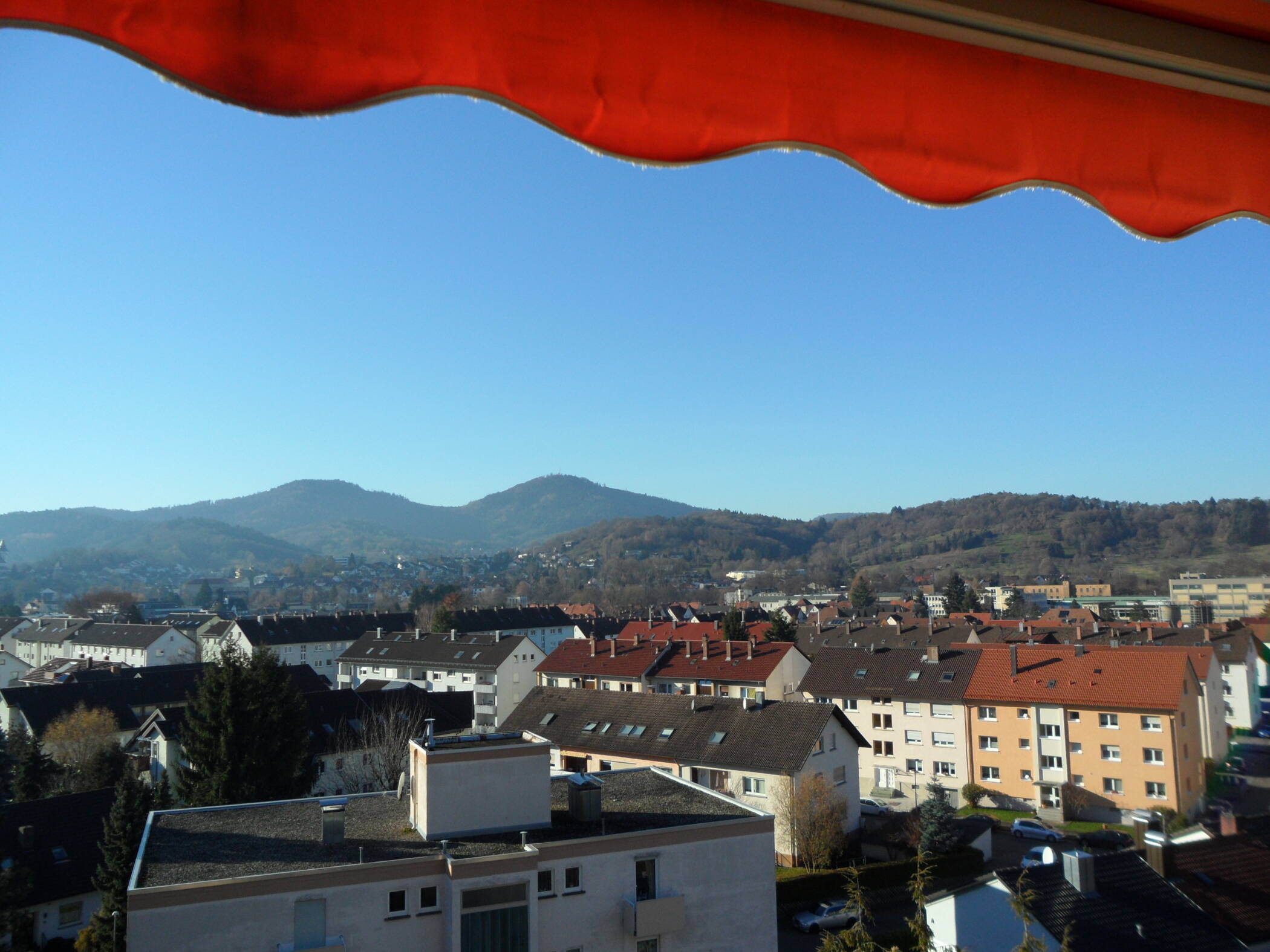 In Gernsbach helle 3-Zimmer-Wohnung mit wunderschöner Aussicht, Balkon und Aufzug. Provisionsfrei., 76593 Gernsbach