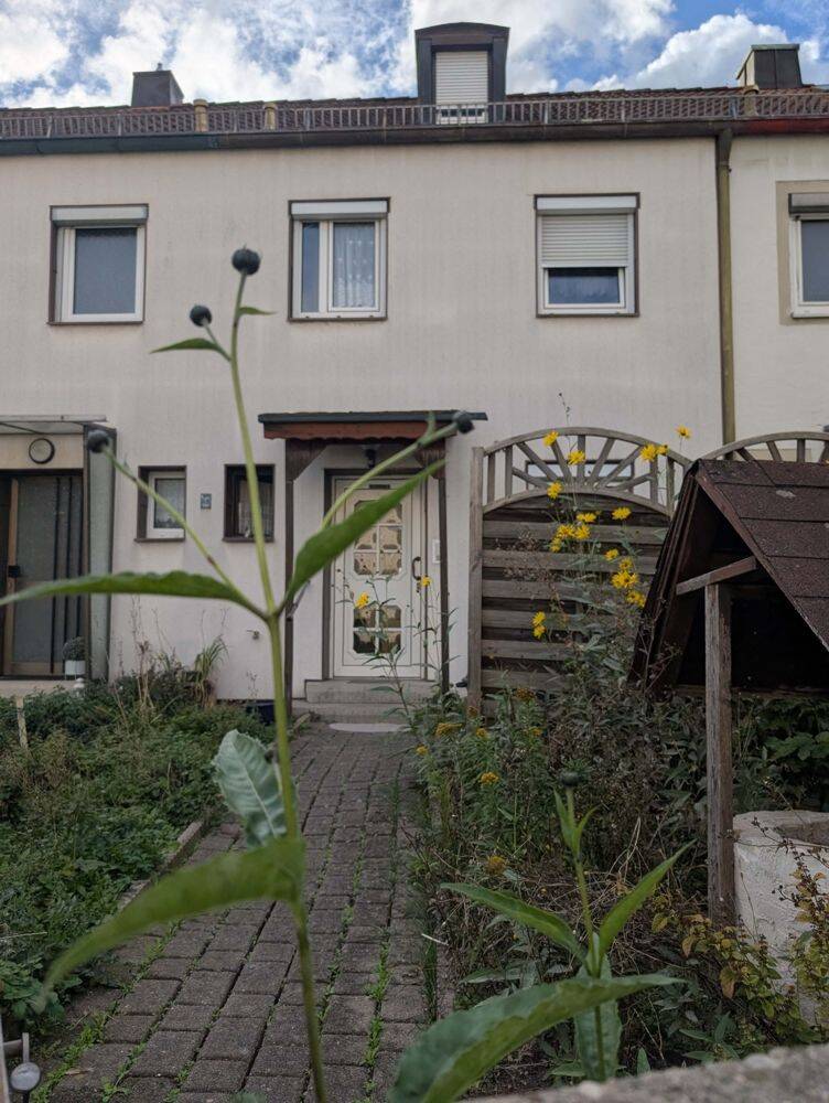*** REIHENMITTELHAUS – RENOVIERUNGS- / SANIERUNGSBEDÜRFTIG MIT WINTERGARTEN, CARPORT IN LEHRBERG ***, 91611 Lehrberg