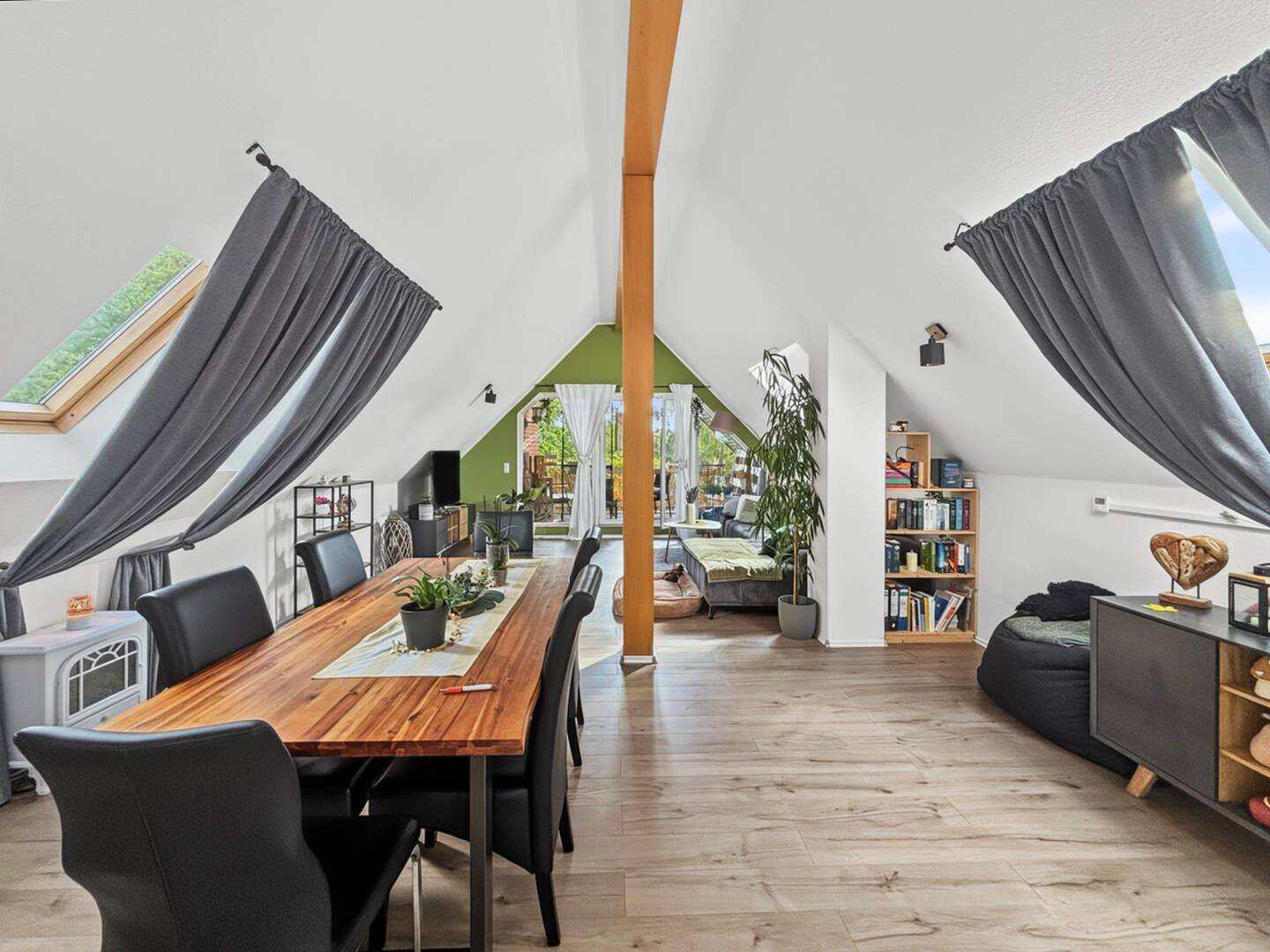 Liebhaberstück mit Blick ins Grüne– charmante Dachgeschosswohnung mit großem Balkon in Wittenberg, 6889 Wittenberg