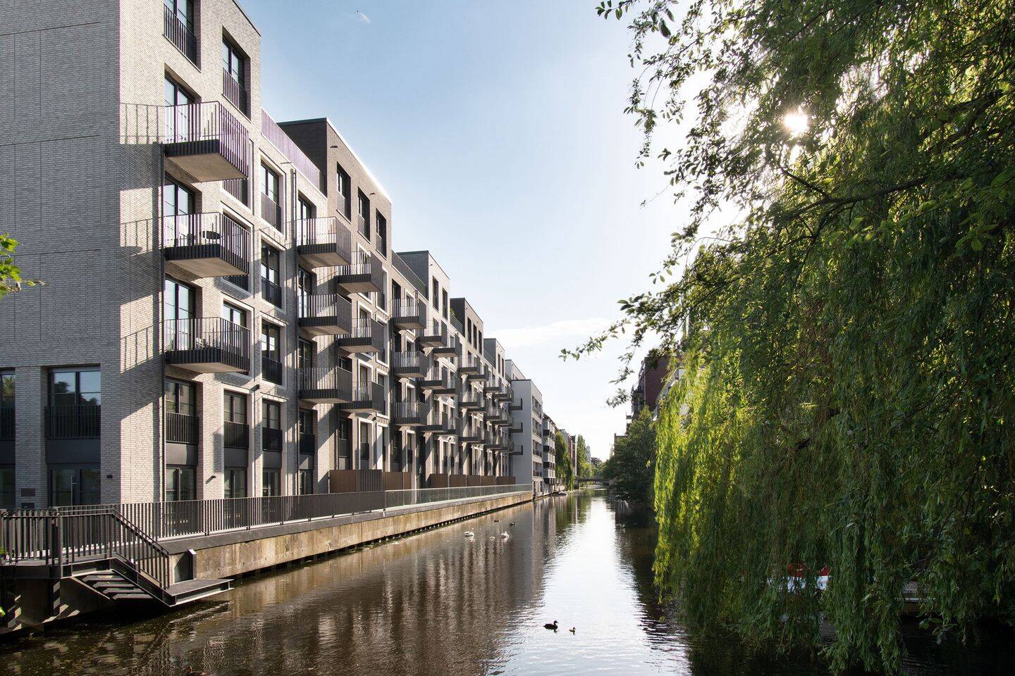 Helle Endetage mit 2 Dachterrassen direkt am Kanal!, 22085 Hamburg (Hamburg-Nord Barmbek-Süd Uhlenhorst)