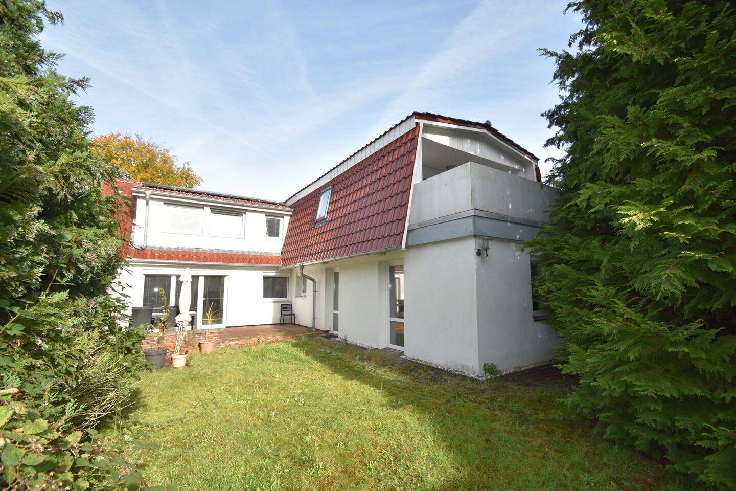 Modernisiertes Einfamilienhaus mit Südterrasse, Dachterrasse und PV-Anlage, 22159 Hamburg (Wandsbek Bramfeld Farmsen-Berne Sasel Tonndorf)