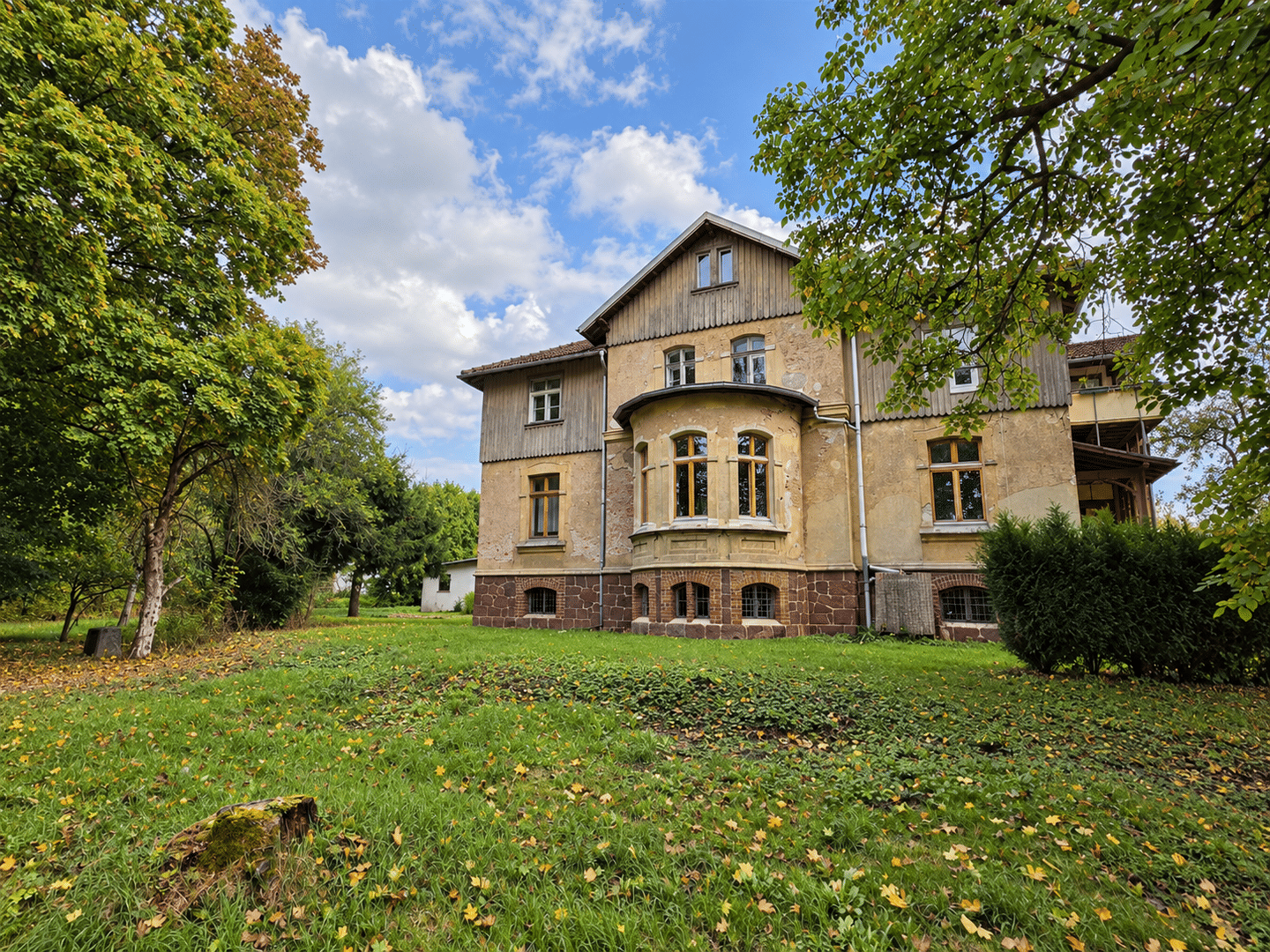 Historische Villa mit vier Wohneinheiten auf parkähnlichem Grundstück, 99768 Harztor