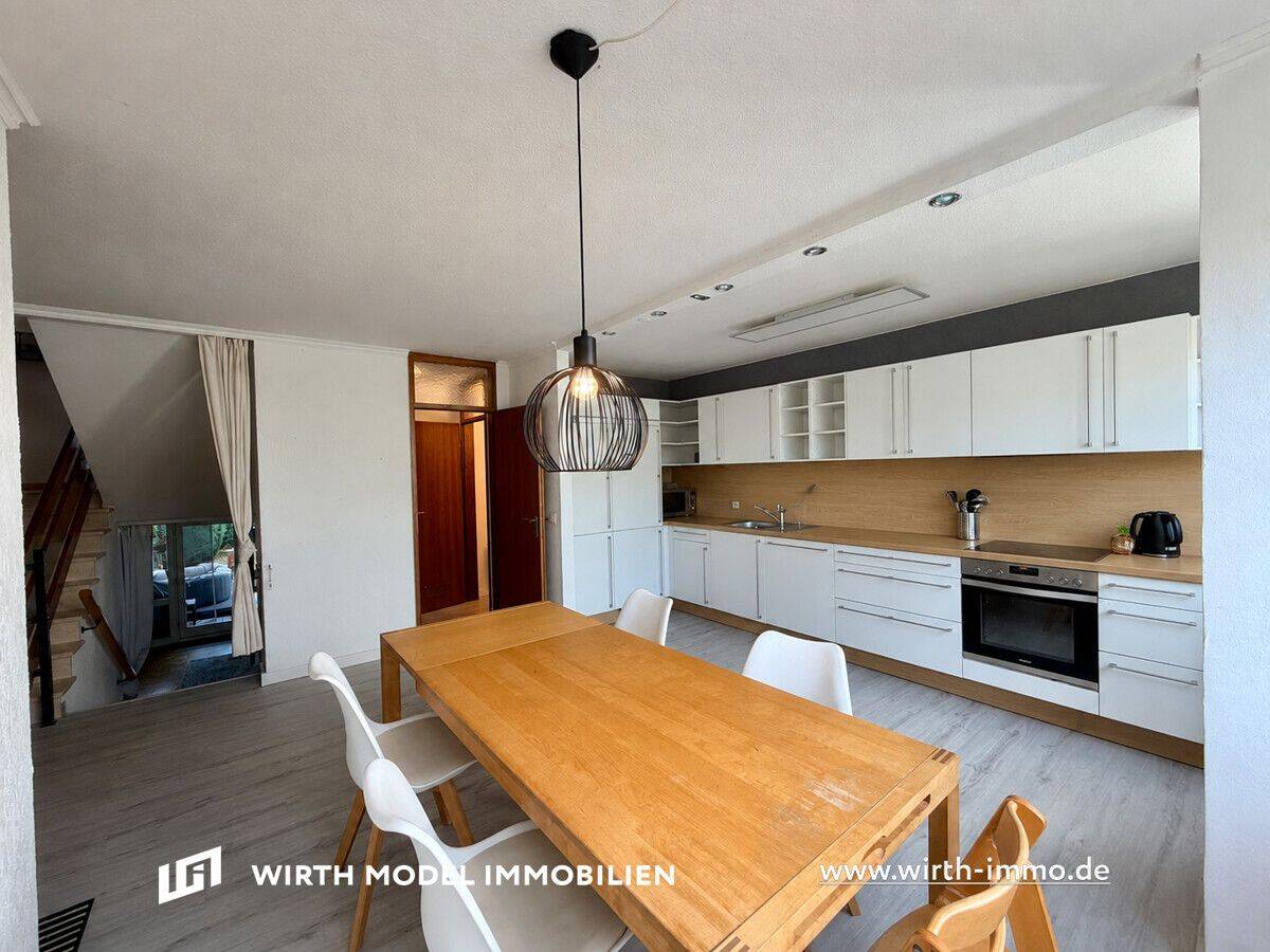 Reihenhaus mit Split-Level-Grundriss, Garage und schönem Garten in familiärer Lage, 97456 Dittelbrunn