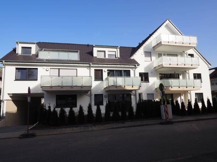 3-Zimmer-Maisonette-Wohnung mit Balkonen sowie Einbauküche im Bonn Duisdorf, 53123 Bonn