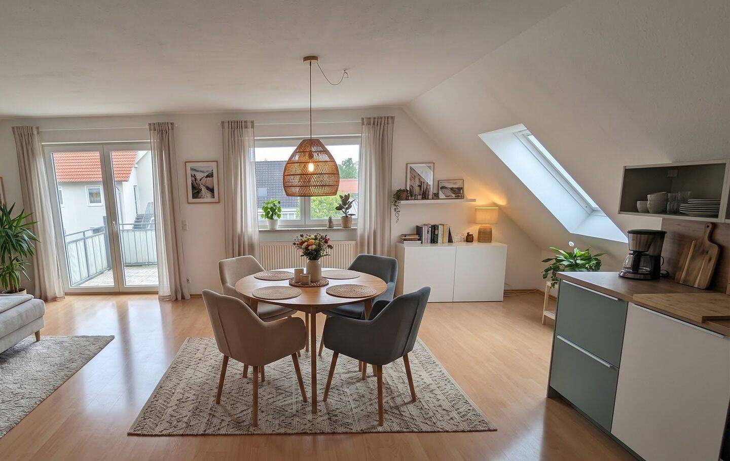 Sonnendurchflutete großzügige 3 Zimmerwohnung, zusätzlicher Hobbyraum mit 40 qm, 86579 Waidhofen