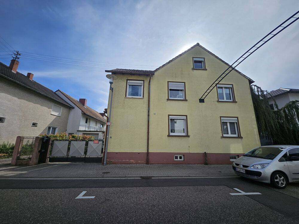 Einfamilienhaus mit Hof und Garten in Altdorf, 67482 Altdorf