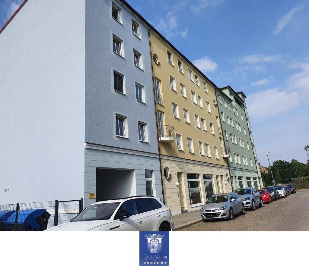 Sehenswerte Wohnung mit schönem Balkon und Blick ins Grüne!, 1159 Dresden