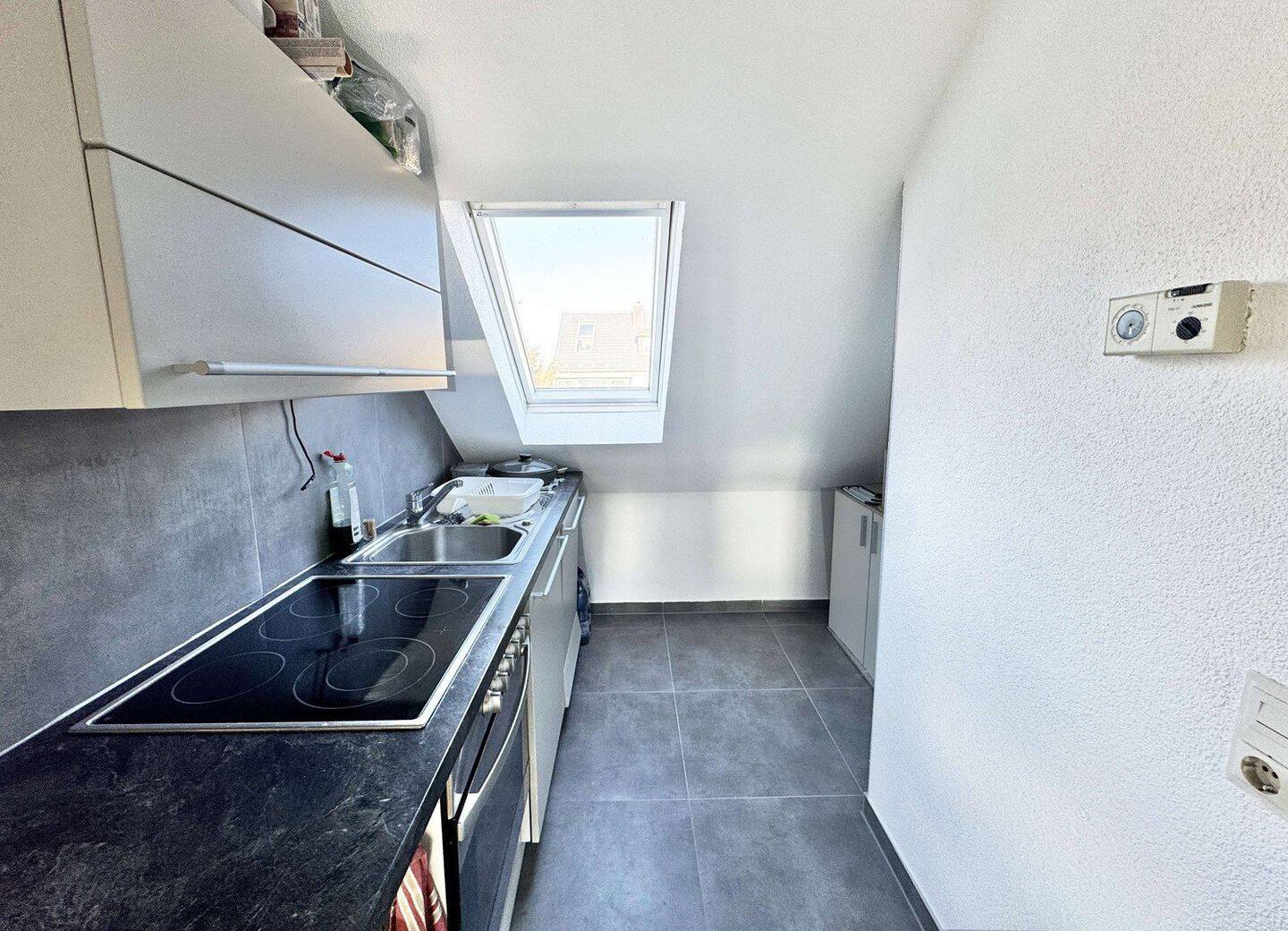 Modernisierte Single-Wohnung über den Dächern von Bad-Cannstatt, 70374 Stuttgart (Bad Cannstatt Sommerrain)