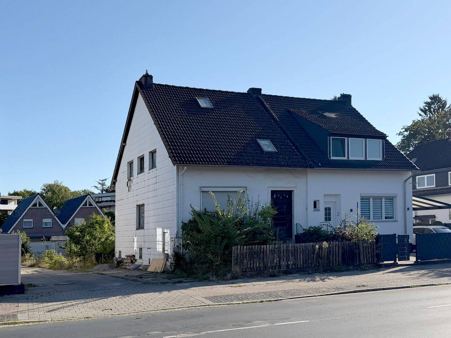 Doppelhaushälfte mit 2 Garagen auf großem Grundstück in Bremen-Huchting, 28259 Bremen (Grolland Kirchhuchting Mittelshuchting Sodenmatt)