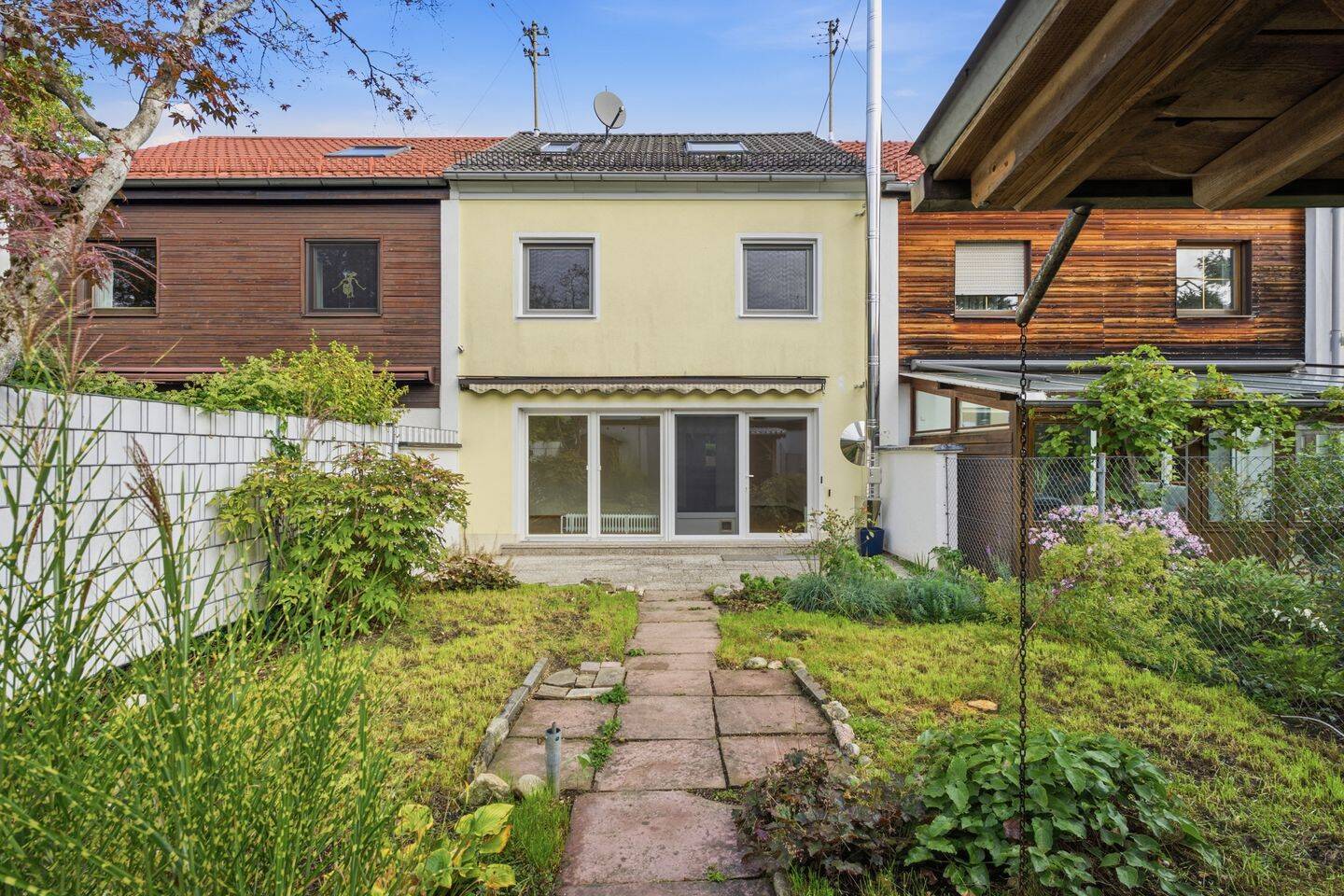Familienglück mit Sonnenseite – Modernisiertes RMH mit viel Platz in gewachsener Lage, 85598 Vaterstetten