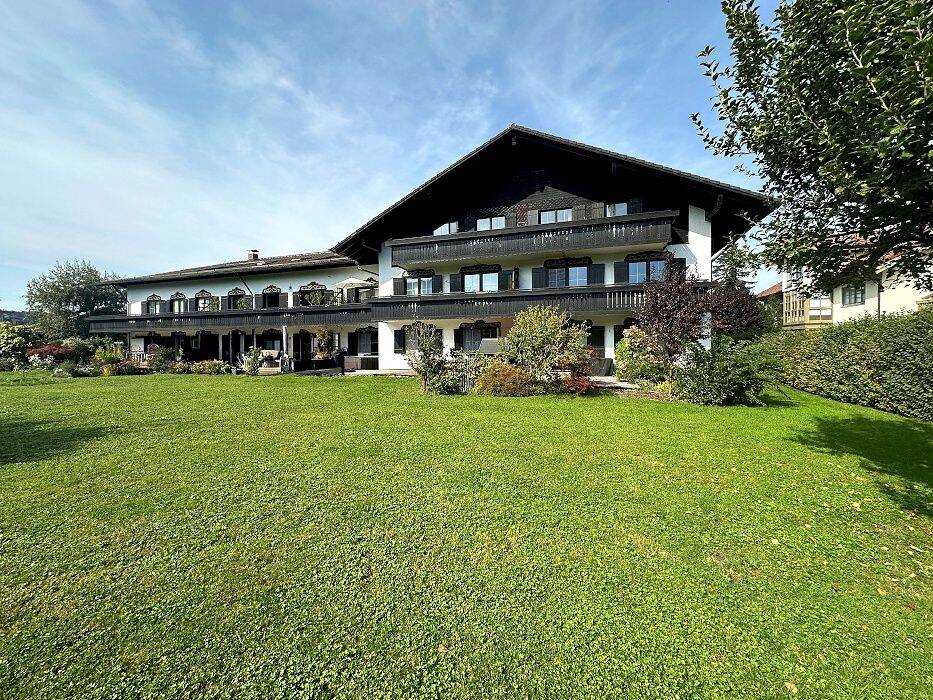 Wohnen mit Bergblick – 3 Zimmer mit TG-Stellplatz und viel Potenzial, 83233 Bernau a. Chiemsee (Bernau)