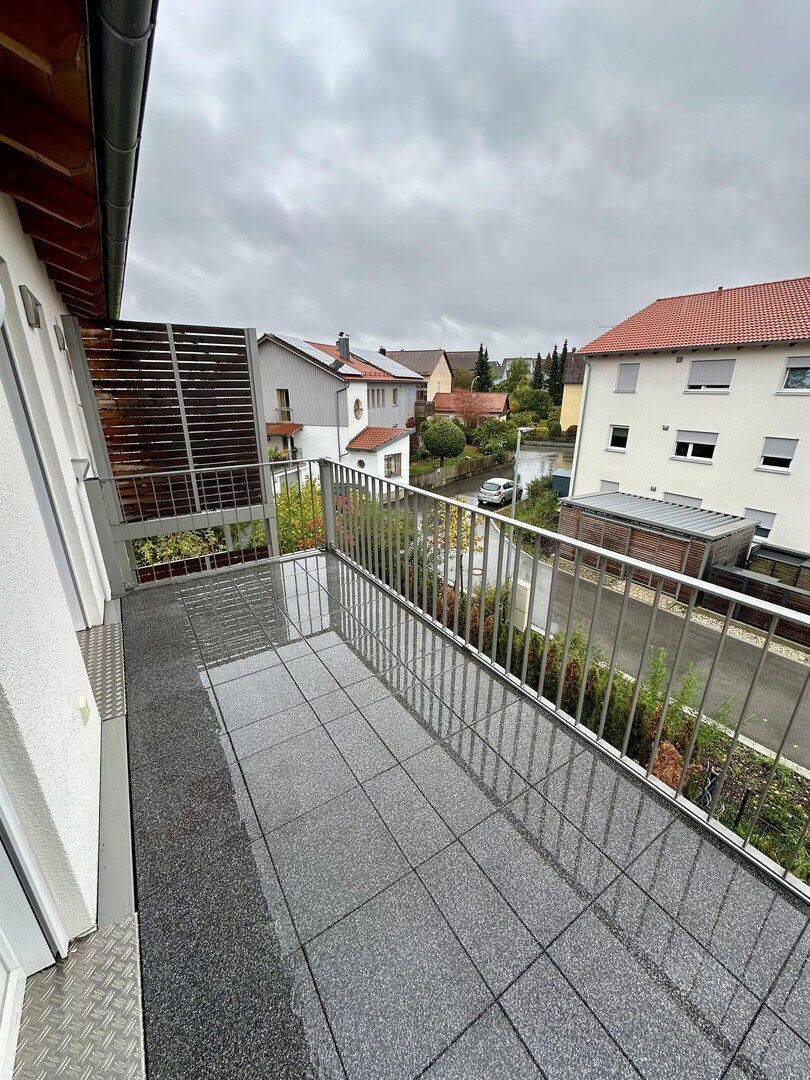 Wunderschöne KfW 55 2-ZW Wohnung BJ 2023 EBK Balkon TG Stellplatz, 93176 Beratzhausen