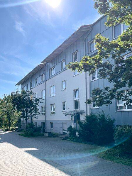 Helle 2-Raum-Wohnung mit Dachterrasse in ruhiger und grüner Wohnlage!, 99096 Erfurt (Altstadt Brühlervorstadt Daberstedt Löbervorstadt Melchendorf)