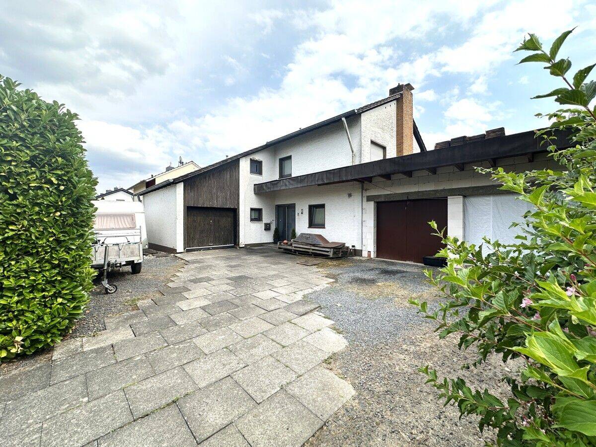Architektenhaus mit großem Garten, Terrasse und Garagen in Swisttal-Buschhoven, 53913 Swisttal