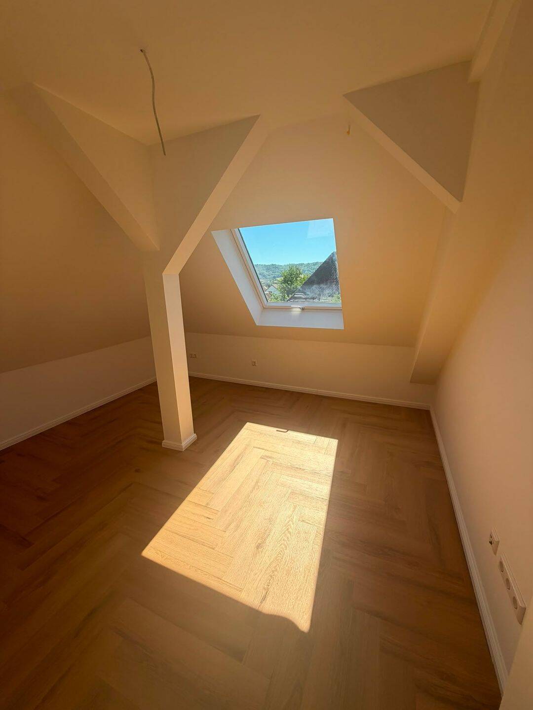 Neu ausgebautes Dachgeschoss mit attraktivem Wohnambiente. Drei Zimmerwohnung ab Dezember zu vermieten., 74523 Schwäbisch Hall