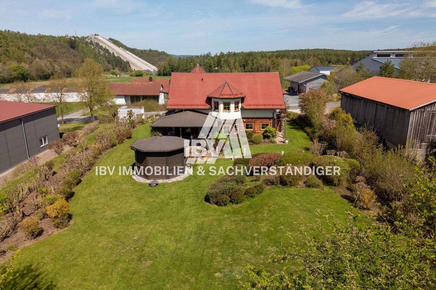 Raus aus der Stadt – rein in die Ruhe! Blockhaus-Unikat auf großem Grundstück, 92242 Hirschau